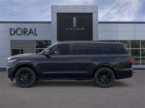 New 2025 Lincoln Navigator Reserve w/ Jet Appearance Package image 3
