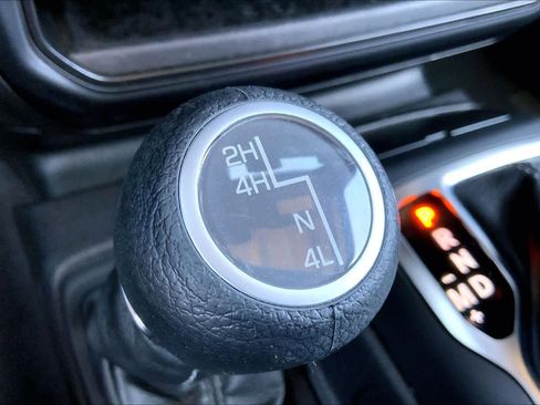 Used 2025 Jeep Wrangler Unlimited Sahara AWD/4WD image 35