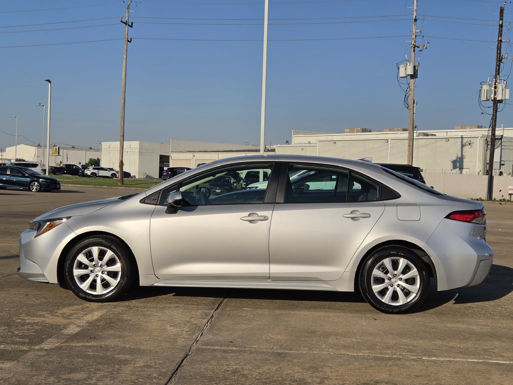 Used 2025 Toyota Corolla LE FWD image 6