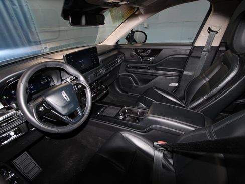 Used 2025 Lincoln Corsair FWD image 2