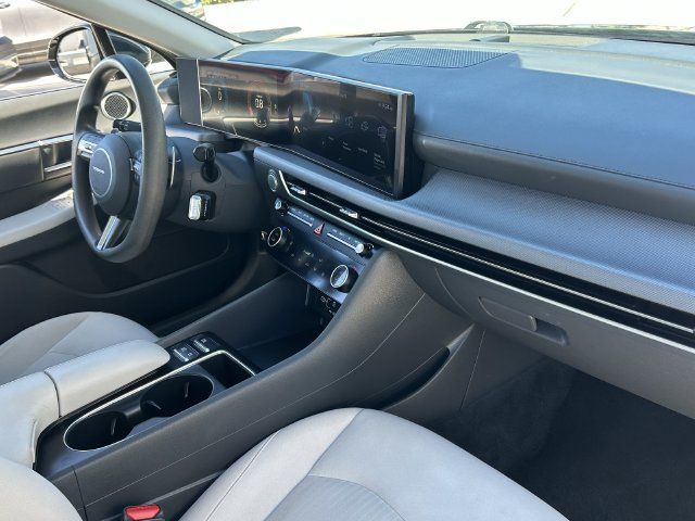 Used 2025 Hyundai Sonata SEL FWD image 13