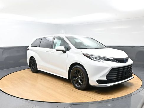 Used 2021 Toyota Sienna LE FWD image 9