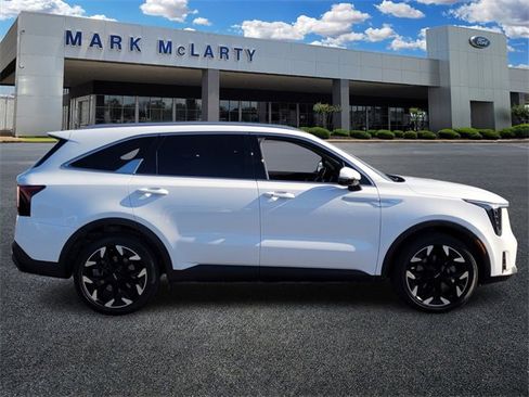 Used 2025 Kia Sorento EX w/ Panoramic Sunroof Package image 2