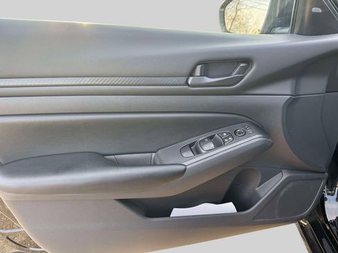 Used 2025 Nissan Altima 2.5 S FWD image 15