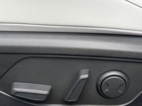 Certified 2026 Hyundai Elantra Limited FWD image 17
