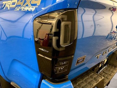 Used 2020 Toyota Tacoma TRD Sport w/ Technology Package AWD/4WD image 28