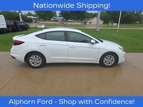 Used 2019 Hyundai Elantra SE w/ Cargo Package FWD image 2