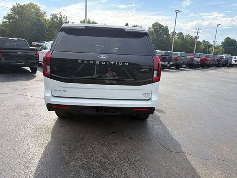 Used 2025 Ford Expedition Active RWD image 4