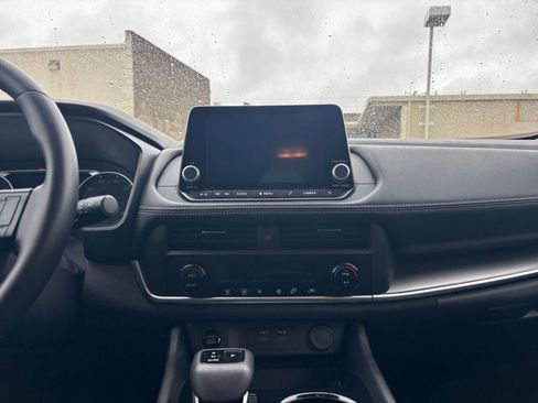 Used 2025 Nissan Rogue SV image 17