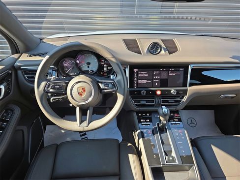 Used 2023 Porsche Macan S image 65