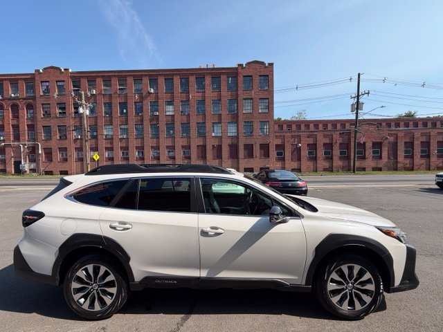 Used 2024 Subaru Outback Limited AWD/4WD image 4