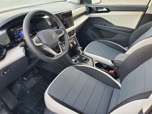 New 2025 Volkswagen Taos SE image 7