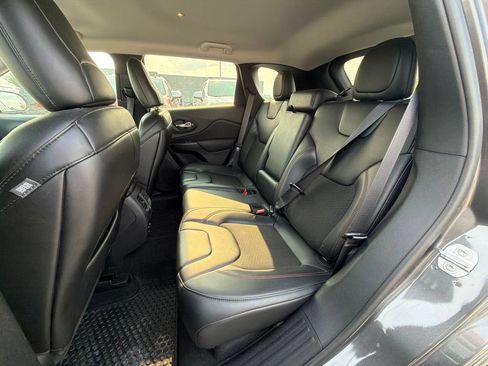Used 2019 Jeep Cherokee Trailhawk w/ Cold Weather Group AWD/4WD image 11