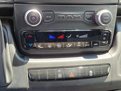 Used 2025 RAM ProMaster 2500 w/ Convenience Group FWD image 24