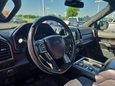 Used 2018 Ford Expedition Limited w/ Equipment Group 301A AWD/4WD image 10
