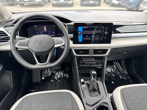 New 2026 Volkswagen Taos SE FWD image 7