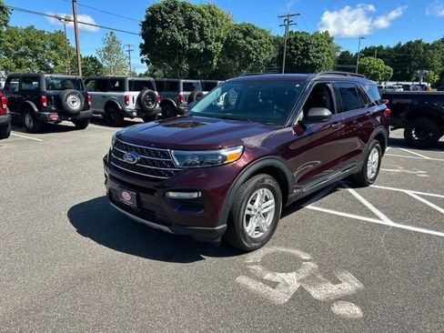 Used 2023 Ford Explorer XLT w/ Equipment Group 202A AWD/4WD image 3