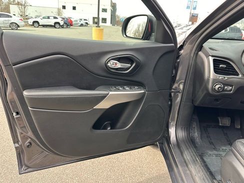 Used 2021 Jeep Cherokee Latitude Lux 80th Anniv w/ Quick Order Package 26U 80TH image 17