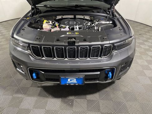 Used 2022 Jeep Grand Cherokee Overland w/ Luxury Tech Group IV AWD/4WD image 25