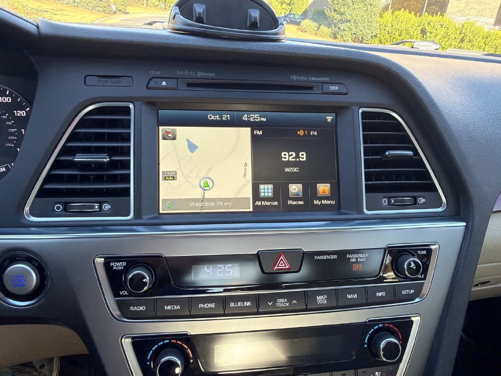 Used 2016 Hyundai Sonata Limited w/ Option Group 02 FWD image 27