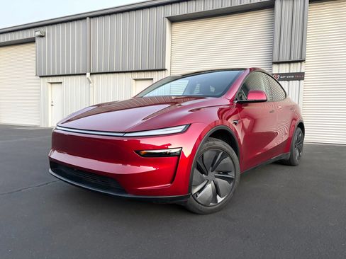 Used 2026 Tesla Model Y Long Range RWD image 4