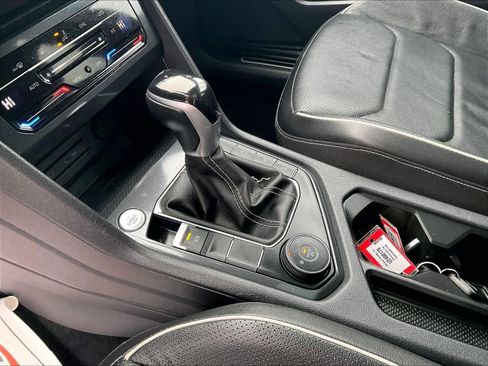 Used 2022 Volkswagen Tiguan SEL R-Line image 20