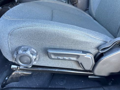 Used 2025 Jeep Gladiator Sport AWD/4WD image 14