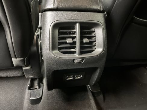 Used 2021 Jeep Cherokee Latitude Plus FWD image 11