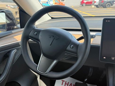Used 2022 Tesla Model Y Long Range AWD/4WD image 18