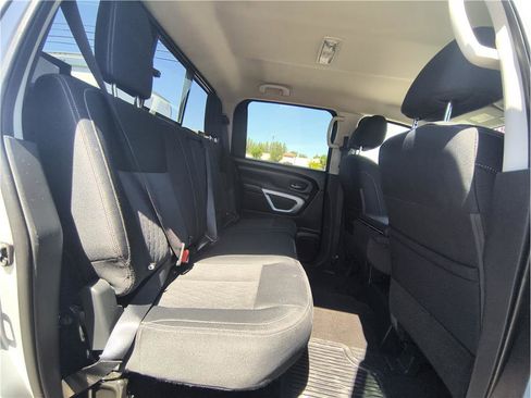 Used 2018 Nissan Titan SV image 13