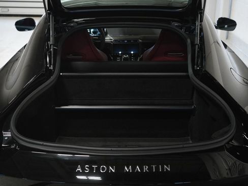 Used 2025 Aston Martin V8 Vantage Coupe image 37