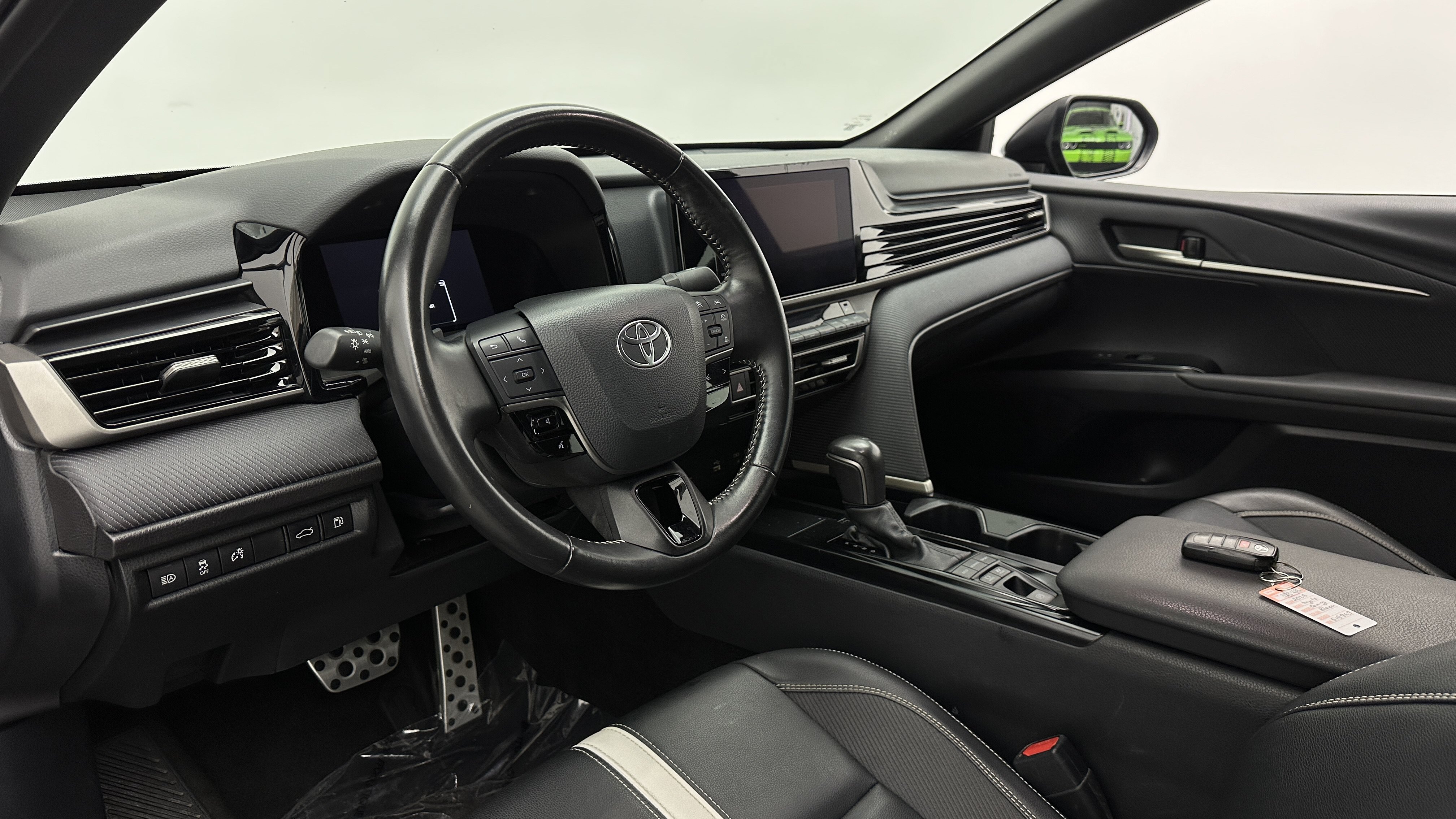 Used 2025 Toyota Camry SE FWD image 11