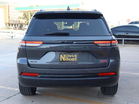 Used 2023 Jeep Grand Cherokee Altitude image 13