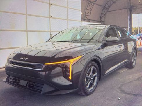 Used 2025 Kia K4 FWD image 1