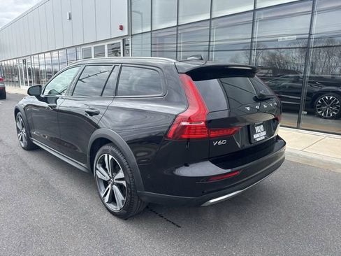 Certified 2025 Volvo V60 B5 Cross Country Plus AWD/4WD image 3