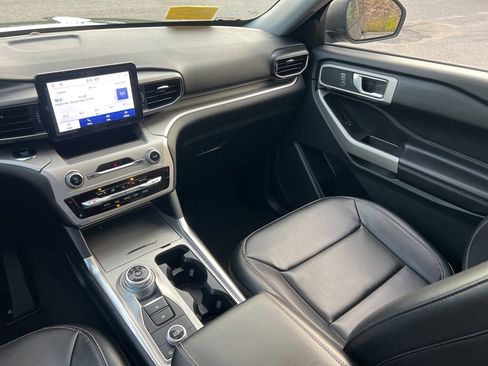 Used 2022 Ford Explorer XLT w/ Equipment Group 202A image 23
