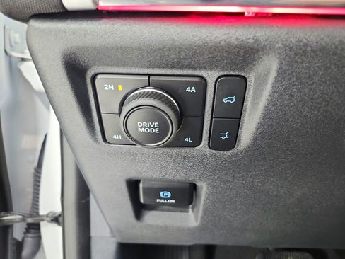 Used 2025 Ford Expedition Max Platinum image 26