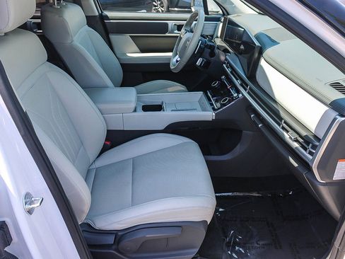 Used 2025 Hyundai Santa Fe SEL FWD image 17