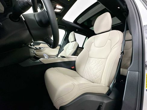 New 2025 Volvo XC90 B5 Plus w/ Protection Package Premier image 19
