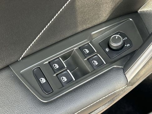 Used 2022 Volkswagen Tiguan SE FWD image 18