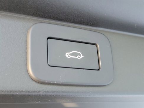 Used 2023 Land Rover Range Rover SE image 12