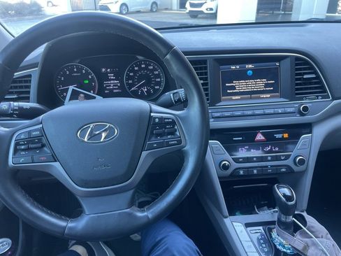 Used 2017 Hyundai Elantra Limited image 7