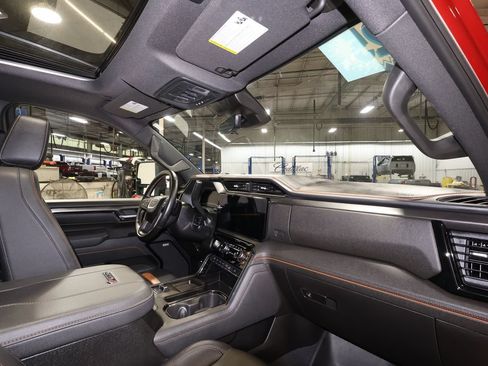 Used 2025 GMC Sierra 2500 AT4 w/ AT4 Premium Plus Package AWD/4WD image 30