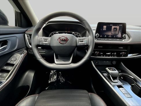 Used 2025 Nissan Rogue SV AWD/4WD image 10
