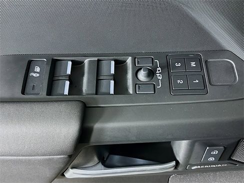 Used 2025 Land Rover Defender 110 S image 20