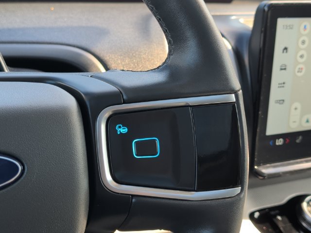 Used 2025 Ford Expedition Active AWD/4WD image 19