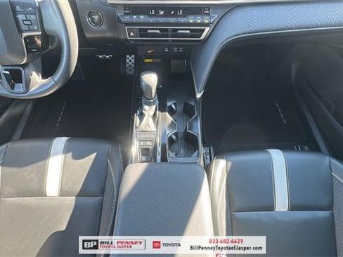 Used 2025 Toyota Camry SE image 9