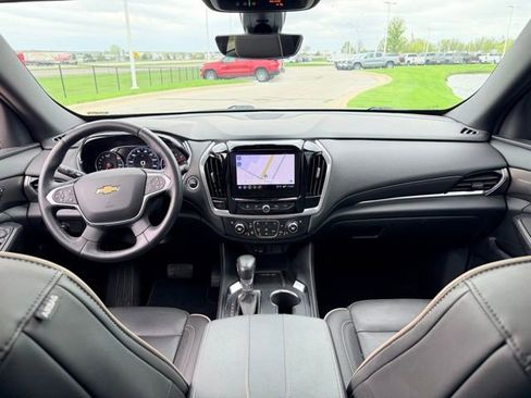 Used 2022 Chevrolet Traverse Premier w/ LPO, Black Accent Package AWD/4WD image 6