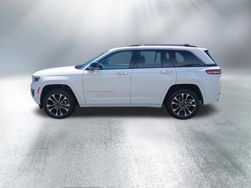 Used 2023 Jeep Grand Cherokee Overland w/ Luxury Tech Group IV AWD/4WD image 2