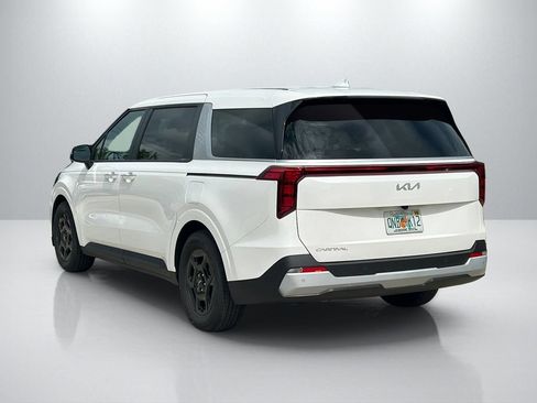 Used 2026 Kia Carnival FWD image 7
